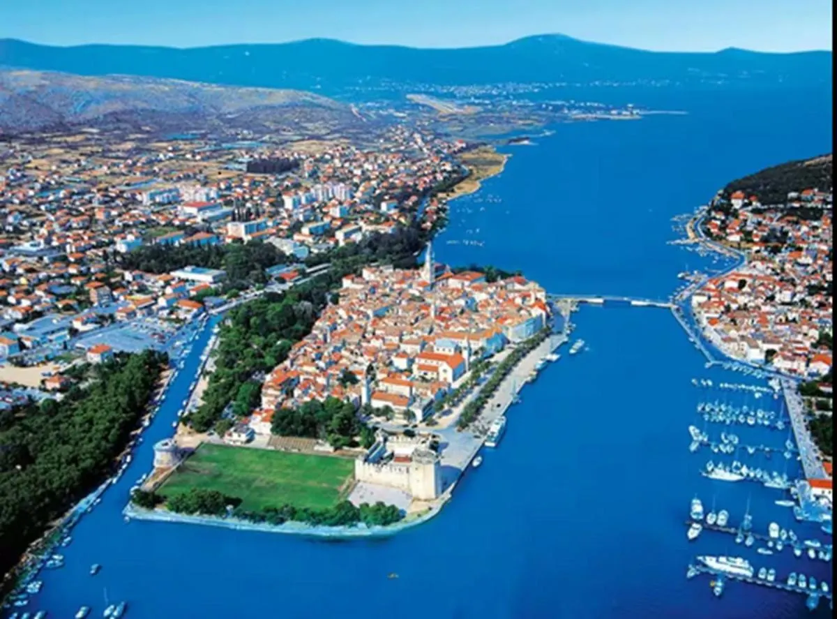 Large Seaview Apt, 150M To Beach, 4Km From Trogir - Apt Nora Apartment