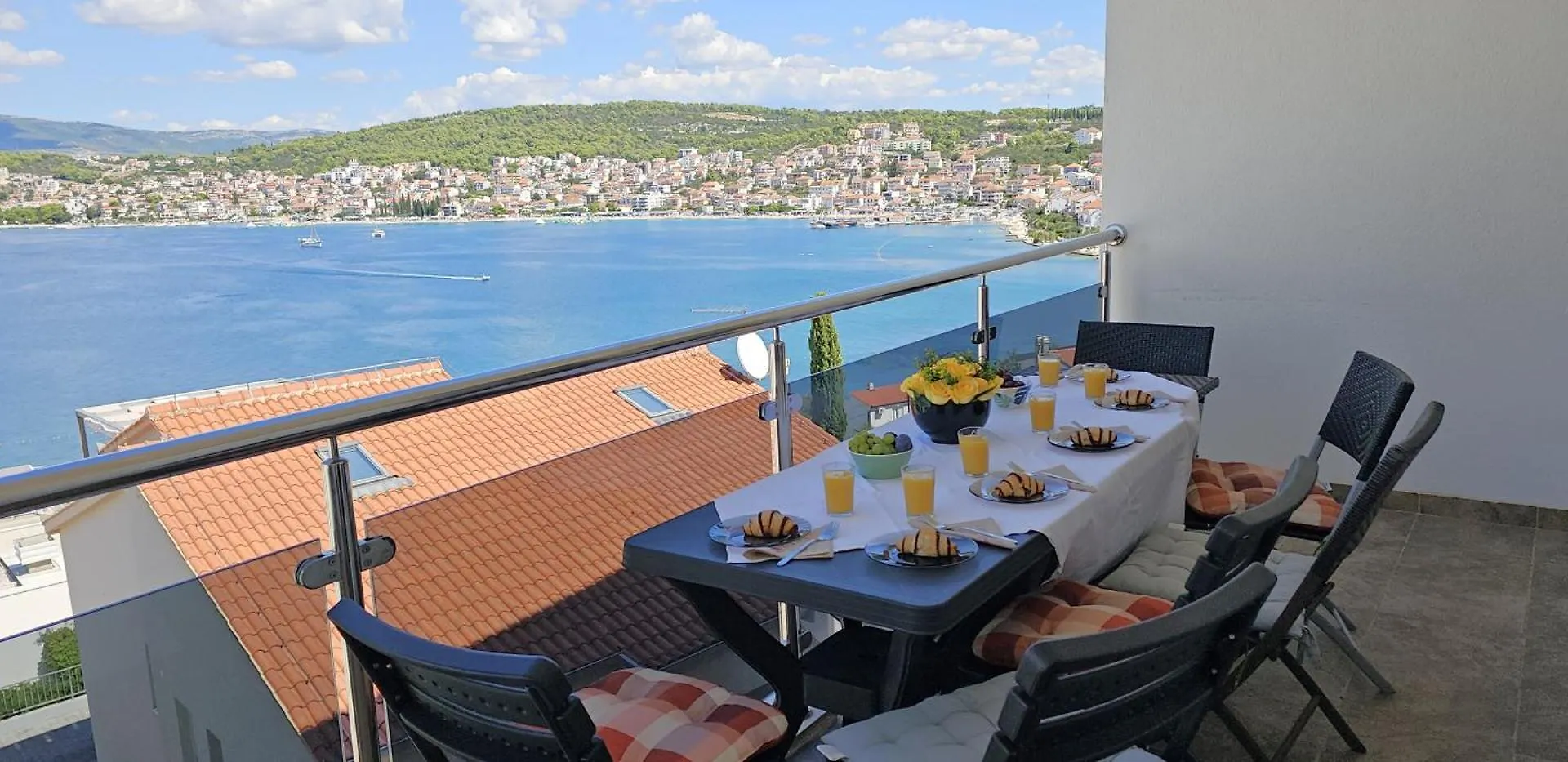 Large Seaview Apt, 150M To Beach, 4Km From Trogir - Apt Nora